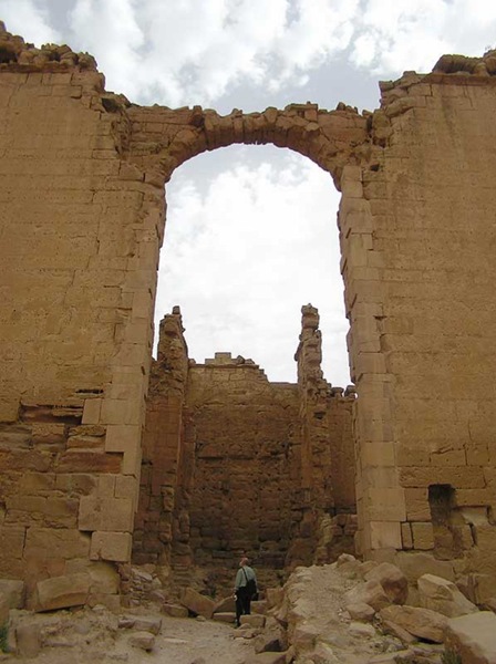 Arch in the Qasr al-Bint faade Arch in the Qasr al-Bint faade