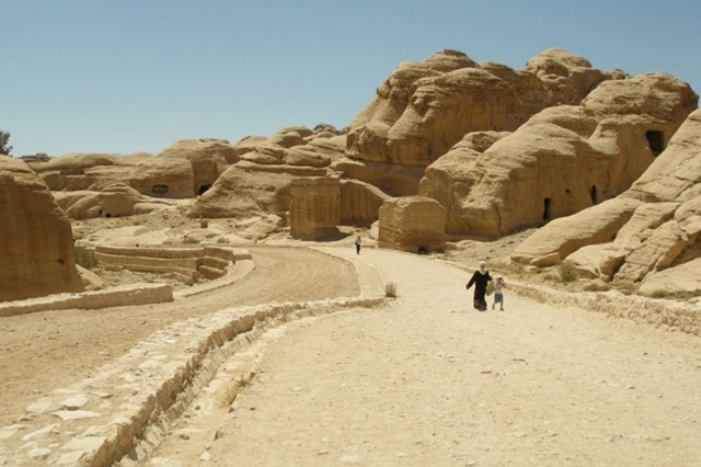 entrance-to-petra entrance-to-petra