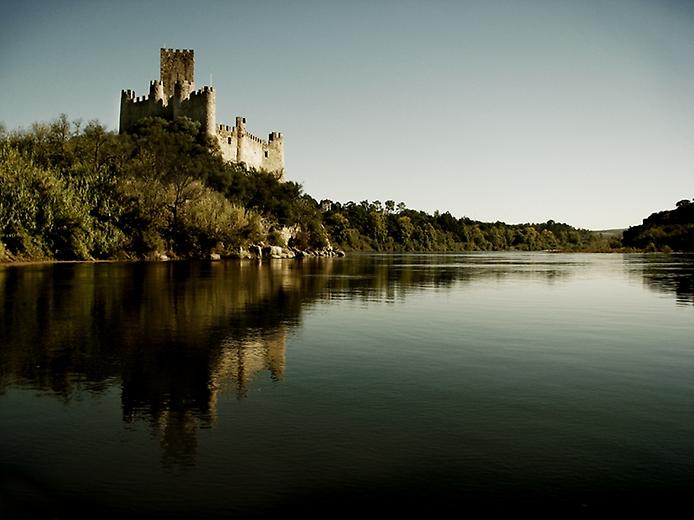 Замок Алмоурол Замок Алмоурол