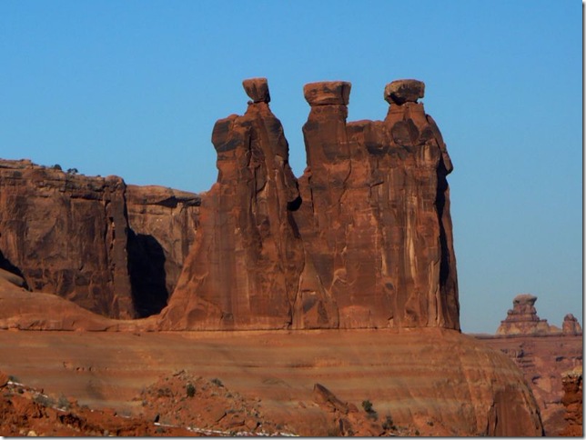Скальное образование Три сплетницы