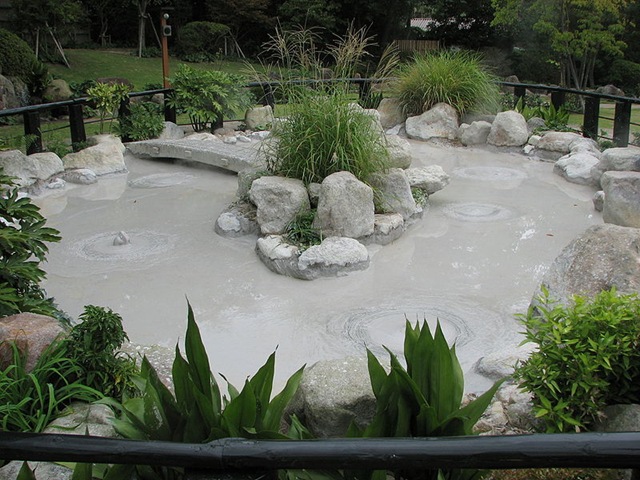 Кипящая грязь источника Бритая голова