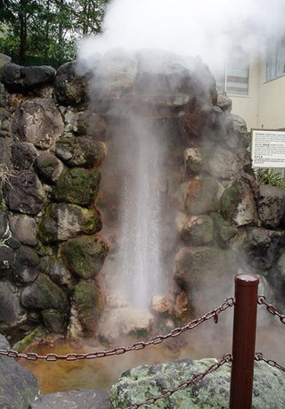 Извержение гейзера Фонтан