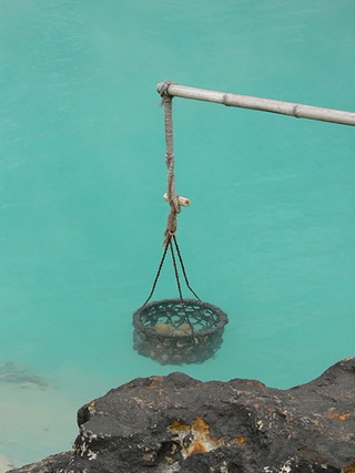 Пар из пасти дракона на восходе