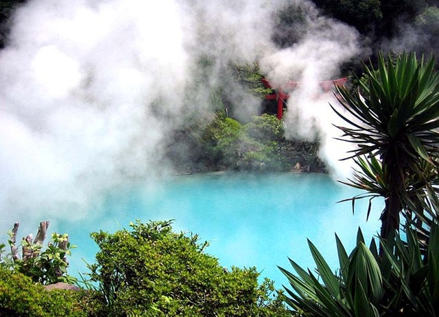 Бирюзовый источник Морской Ад