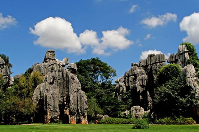 Башни, поддерживающие небо, в Каменном лесу