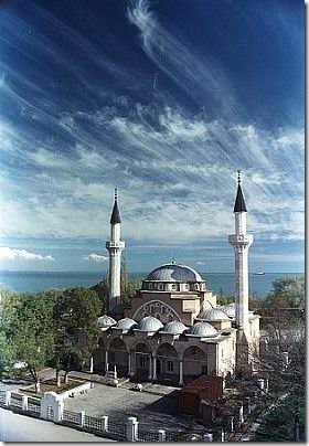 мечеть Джума-Джами с двумя минаретами