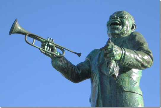 статуя Луи Армстронга