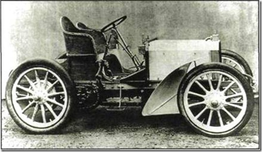 Первый автомобиль Мерседес 1900 года