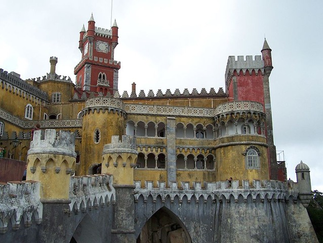 Вид на замок Пена, объект ЮНЕСКО