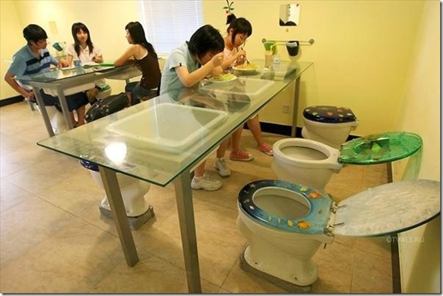 зал ресторана Modern Toilet в Тайпее зал ресторана Modern Toilet в Тайпее