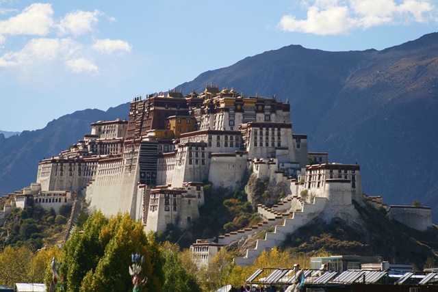 Вид на Поталу с долины Лхасы