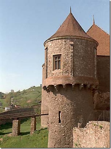 башня замка Корвинов снаружи