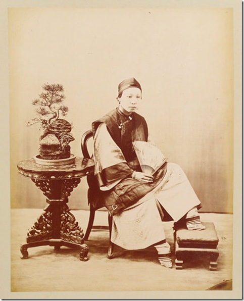 Ноги китайской женщины после бинтования