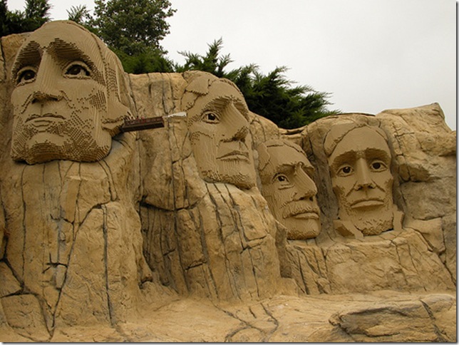 legoland-mount-rushmore legoland-mount-rushmore