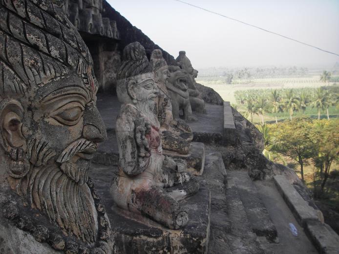 Храмовый комплекс Ундавалли в скале