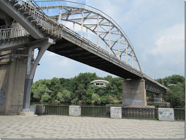Собор и зелёные склоны города