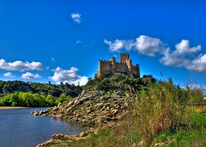 Замок Алмоурол Замок Алмоурол