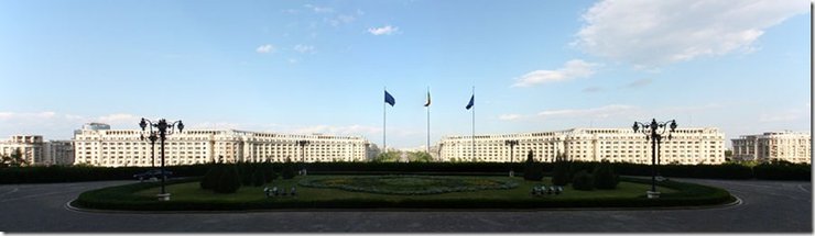 бульвар Унирии перед Дворцом Парламента