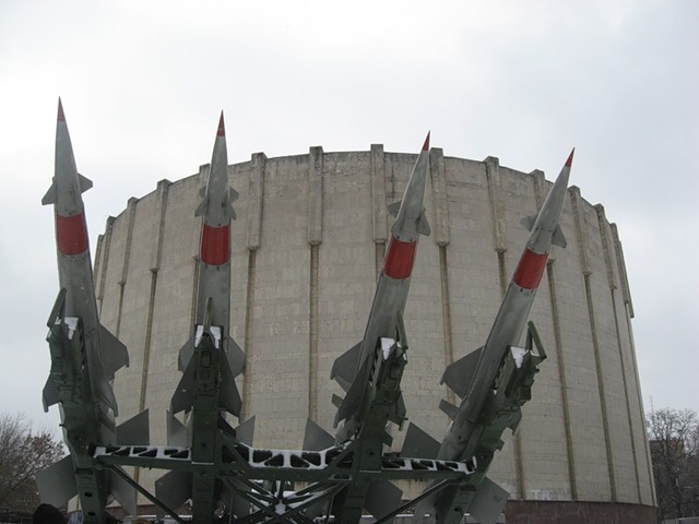 мемориальный комплекс рядом с диорамой в Днепре
