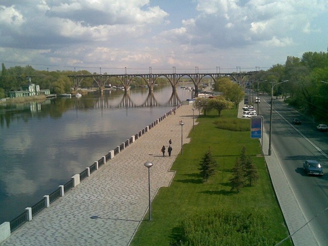 правобережная набережная Днепра, прогулочная зона у воды
