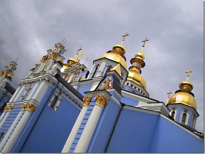 средневековая миниатюра с изображением Михайловского монастыря