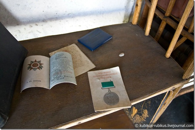 орденская книжка с наградным документом советской эпохи