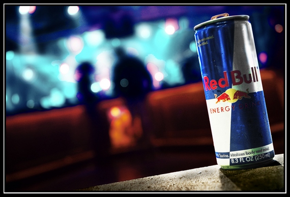 банка энергетического напитка Red Bull