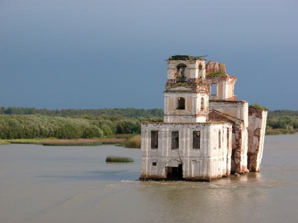 затопленная церковь в Крохино на закате, Рыбинское водохранилище
