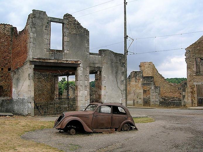 улицы Орадур-сюр-Глан после уничтожения деревни разрушенные здания Орадур-сюр-Глан