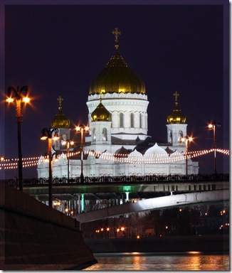 художники за росписью храма