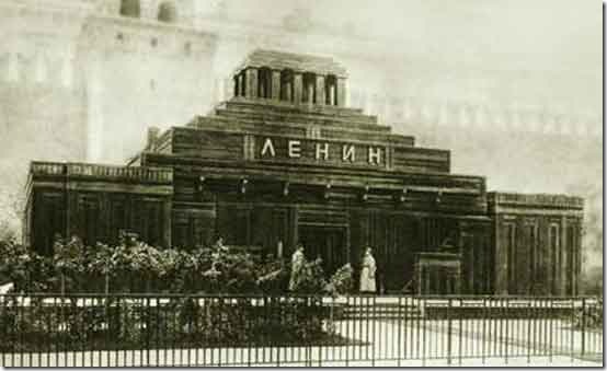 Второй деревянный Мавзолей с боковыми трибунами