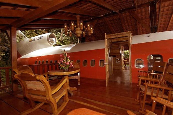 интерьер номера в самолёте Boeing 727 в отеле Costa Verde