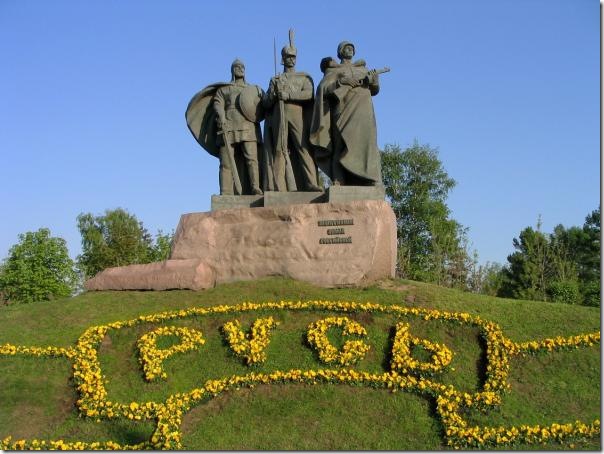 памятник Защитникам земли Российской в Парке Победы