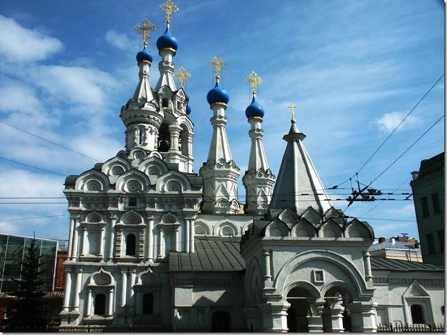 церковь Рождества Богородицы в Путинках, вид сбоку