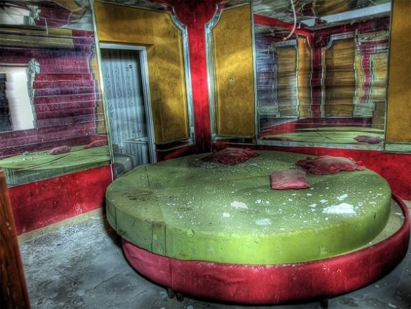 заброшенные бордели заброшенные бордели