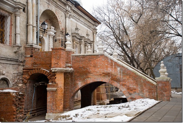 вид на Симонов монастырь с высоты
