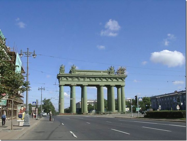 Колонны Московских Триумфальных ворот крупным планом