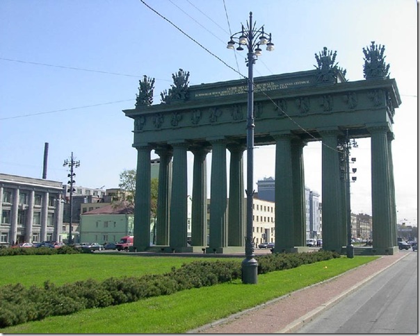 Московские Триумфальные ворота накануне сноса, 1936 год