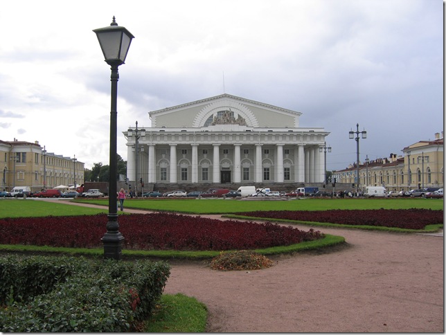 современная застройка вблизи Стрелки Васильевского острова