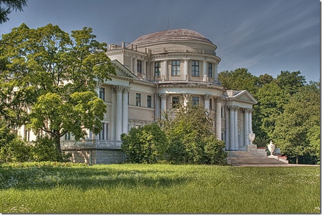 Полукруглый фасад кухонного корпуса