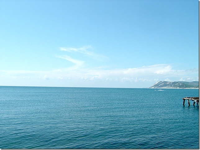 Бирюзовые прибрежные воды Черного моря
