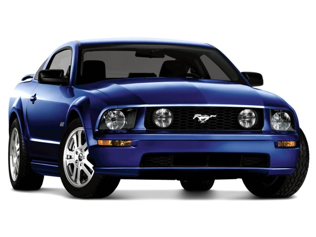 Ford Mustang пятого поколения 2005 года