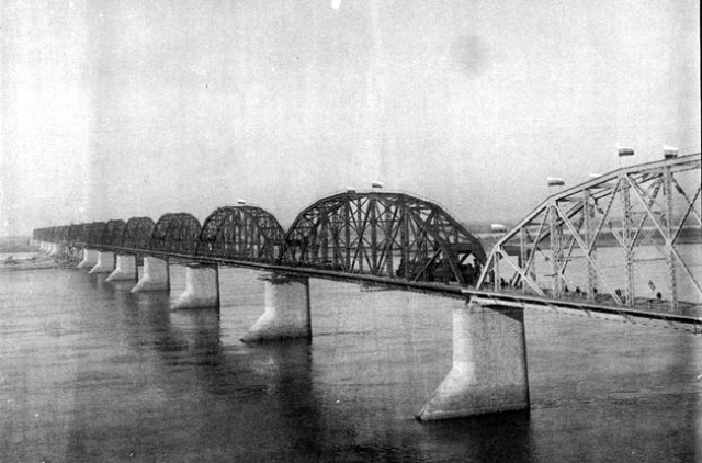 строительство железнодорожного моста через реку Амур