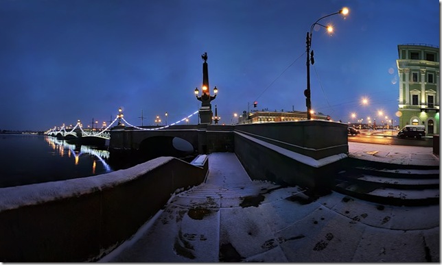 Металлическая арочная конструкция Троицкого моста