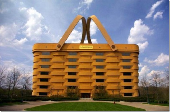 Здание в форме плетеной корзины