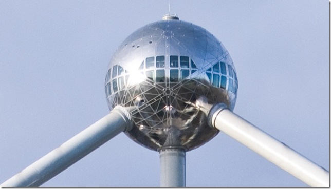 Ночная иллюминация Атомиума