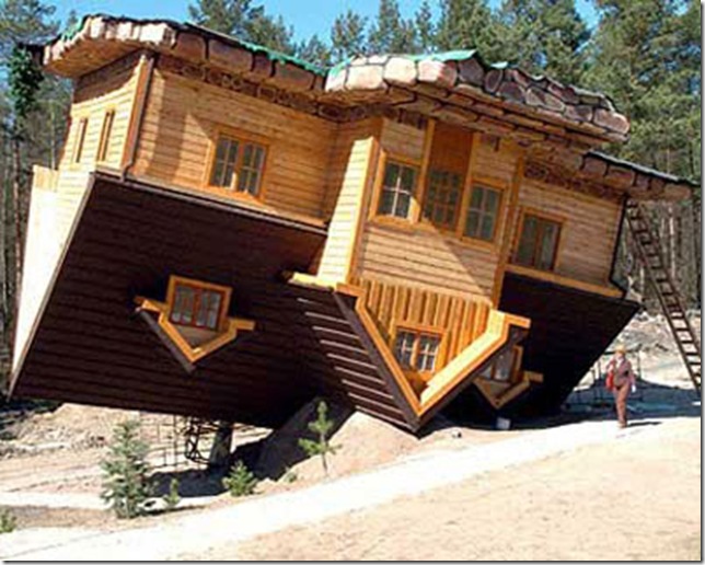 Перевернутый дом в Польше