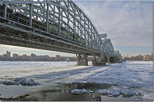 Финляндский железнодорожный мост через Неву