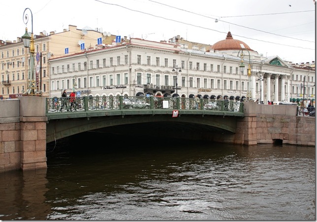 мост через реку Мойку в Санкт-Петербурге