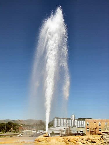 гейзер в городе Сода Спрингс в Айдахо